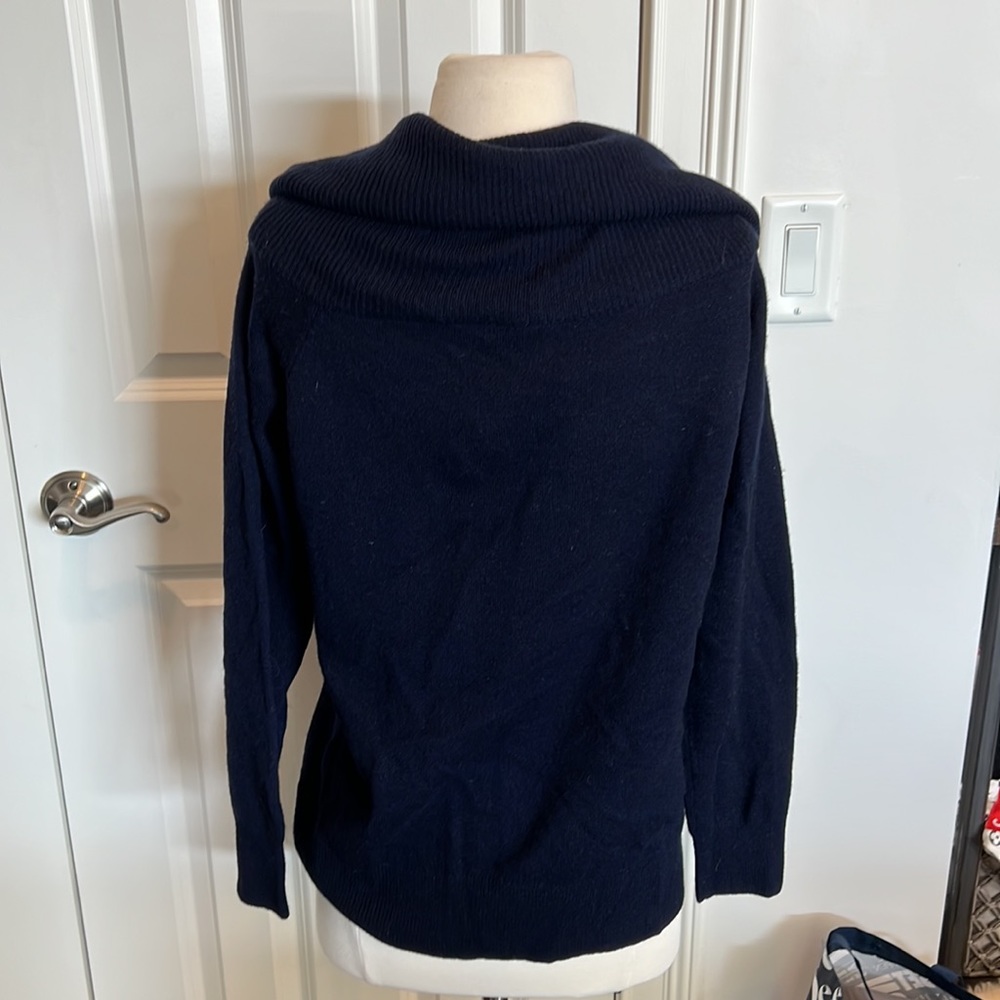 Sweater - Picture 5 of 7